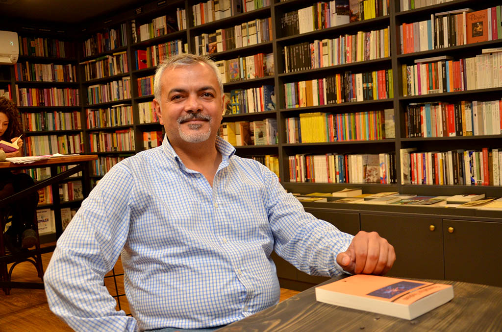 Tire'ye taze kan: Genç iş adamı başkanlık için kolları sıvadı