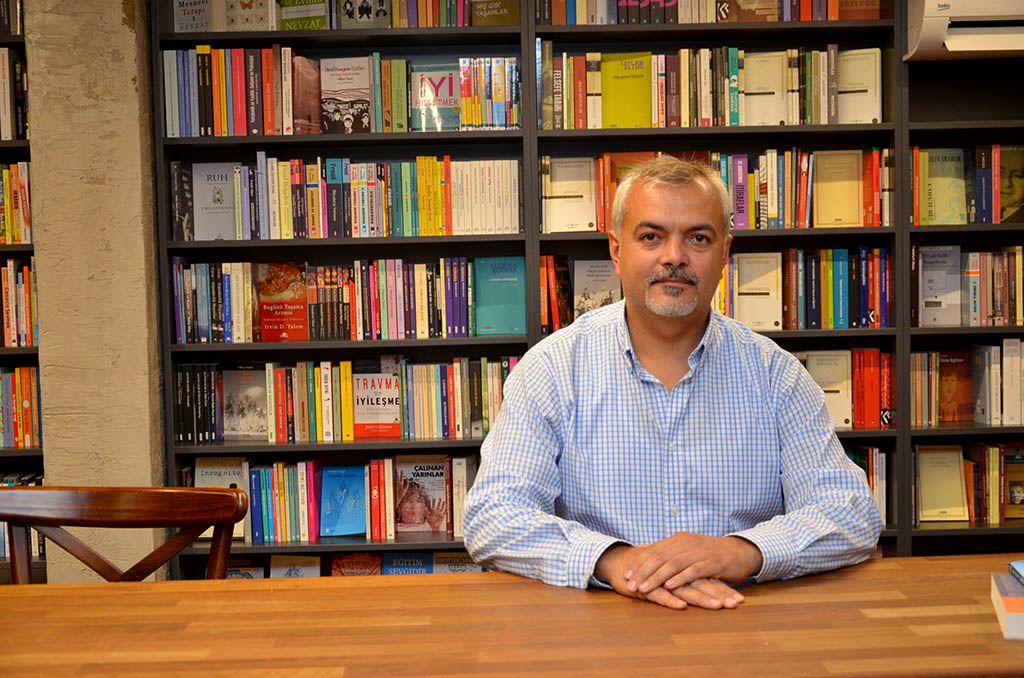 Tire'ye taze kan: Genç iş adamı başkanlık için kolları sıvadı