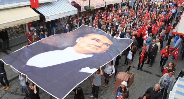 Çeşme, Atatürk'ü 'Sarı Zeybek'le anacak