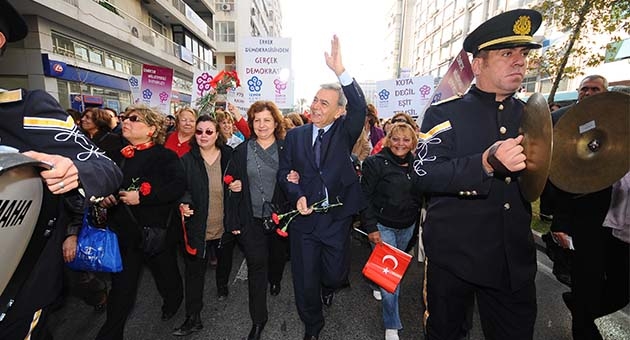 İzmir’de “5 Aralık coşkusu”