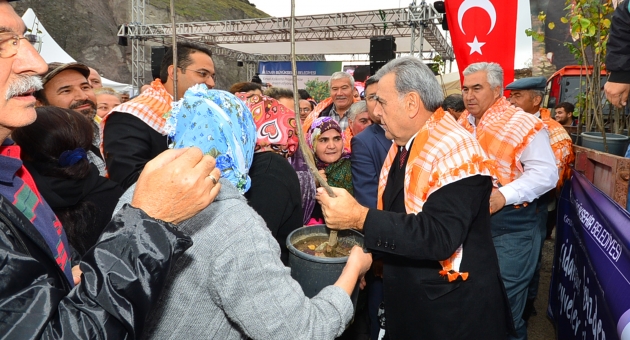 Kocaoğlu, fidan töreninde sert konuştu