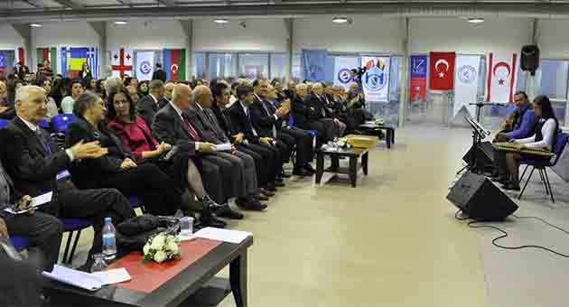 İzmir Üniversitesi, 35’inci KIBATEK Uluslararası Edebiyat Şölenine ev sahipliği yaptı