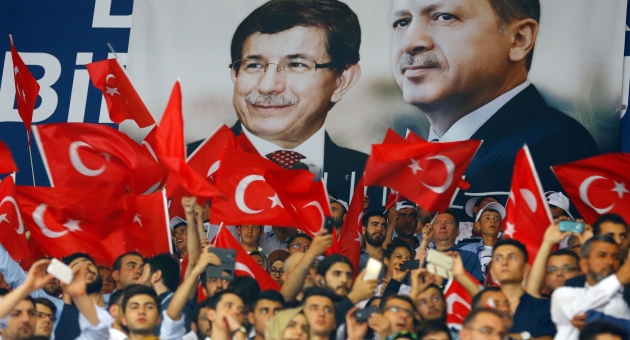 Ak parti İzmir’de kongre için 5 bin özel davetiye!