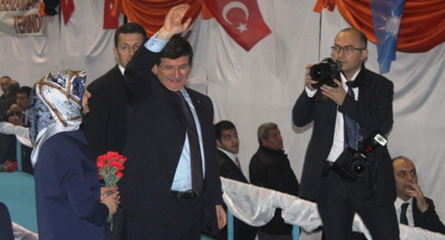 Davutoğlu'ndan İzmir açılımı