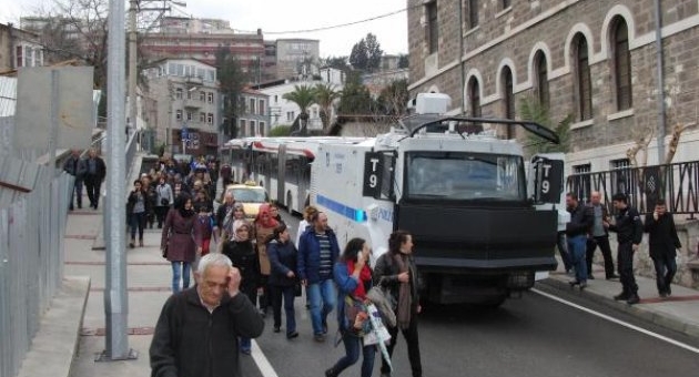 Arızalanan TOMA İzmirlileri yürüttü