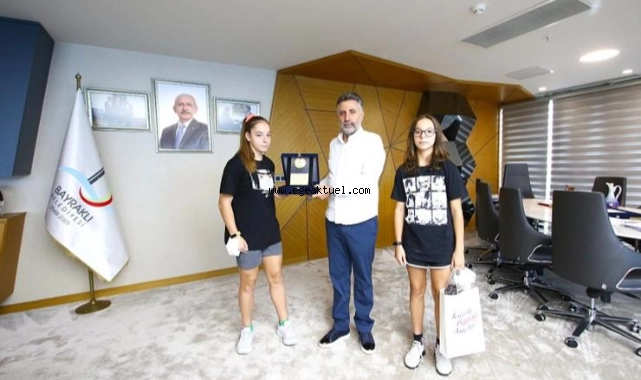 Başkan Sandal Bayraklı’nın Gururu İlkim’e Sahip Çıktı