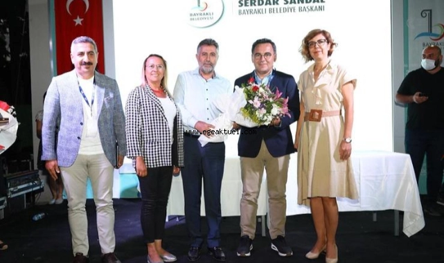 Demokrasiyle taçlandırmak zorundayız