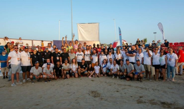 Dikili'de Plaj Voleybolu Şampiyonası son buldu