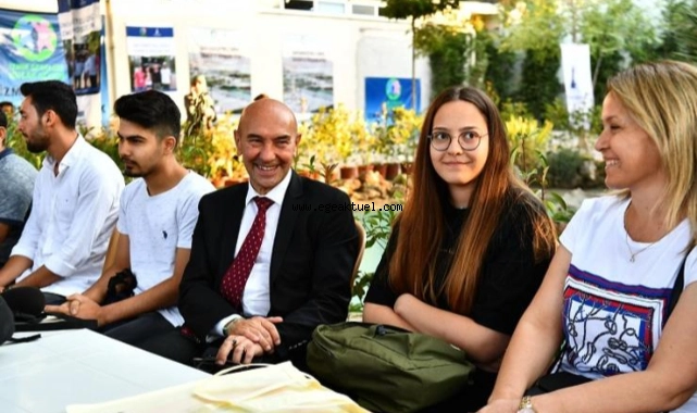 İzmir gençlere kucak açıyor
