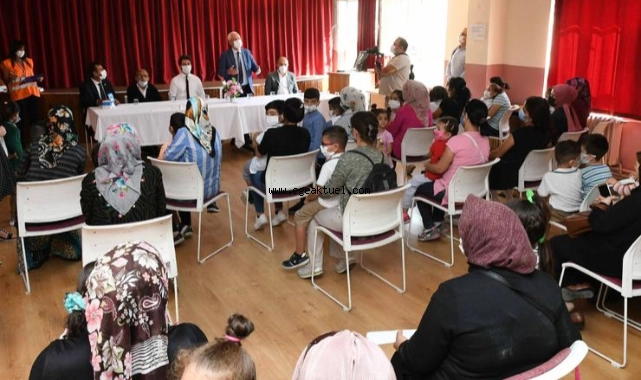 Karabağlar Belediyesi'nin Eğitim Kart'ı yüzleri güldürdü
