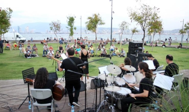 Karşıyaka’da açık havada müzik şöleni başladı