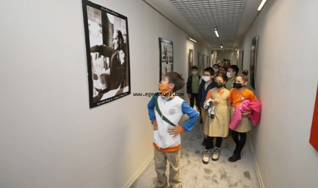 Atatürk’ün fotoğrafları Gaziemir’de