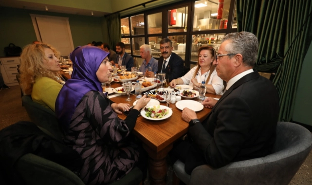 Başkan Arda özel günde muhtarlarla bir araya geldi