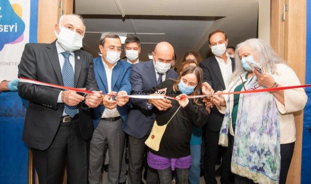 Başkan Soyer İzmir Kent Konseyi’nin yeni hizmet binasını açtı