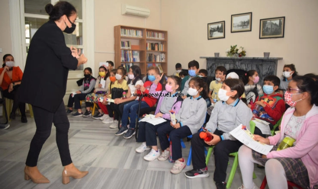 Bornova Belediyesi’nden çocuklara deprem eğitimi