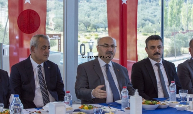 Dikili’de Muhtarlarla Birlik ve Beraberlik Buluşması