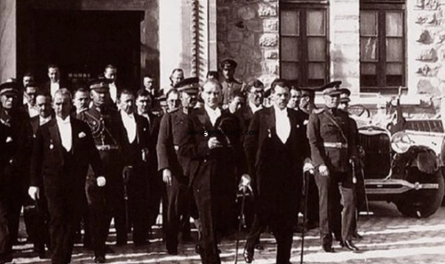 Türkiye Cumhuriyeti 98 yaşında