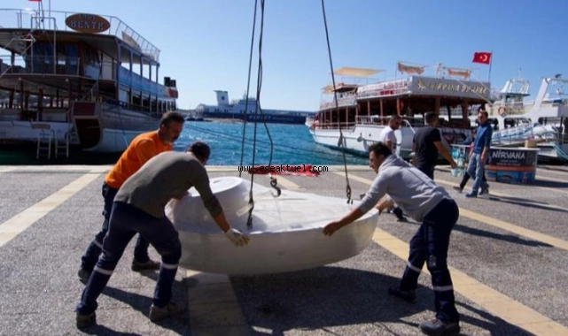 Yeni banklar Çeşme’ye çok yakıştı!