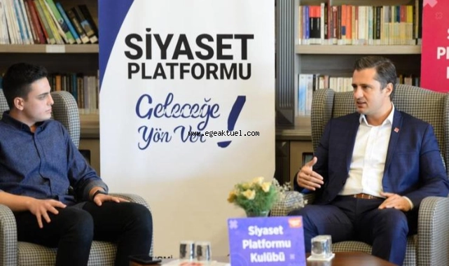 Yücel Üniversite Gençliğiyle Buluştu
