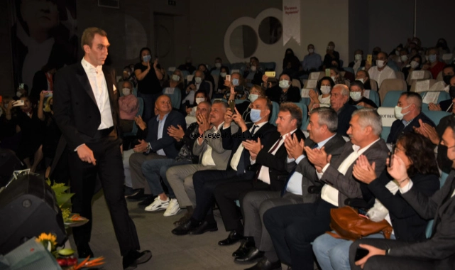 Atatürk sevdiği şarkılarla anıldı