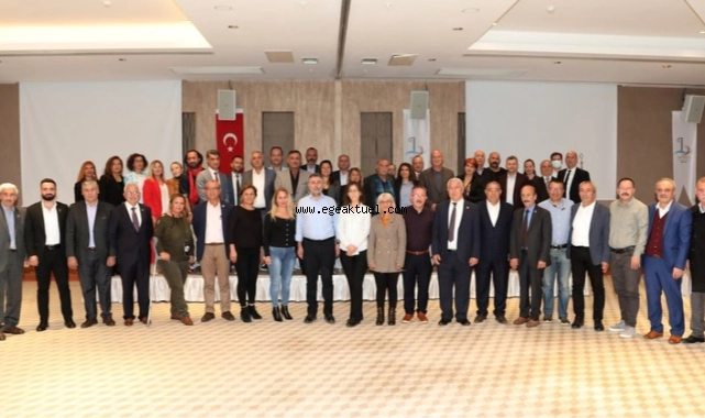 Başkan Sandal Bayraklılı muhtarların takdirini topladı