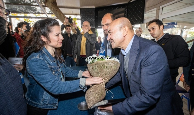 Başkan Soyer Bergama'da mağdur edilen esnafla buluştu