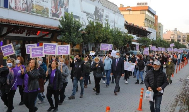 Efes Selçuk Şiddete Karşı “Eşim Değil Eşitimsin”