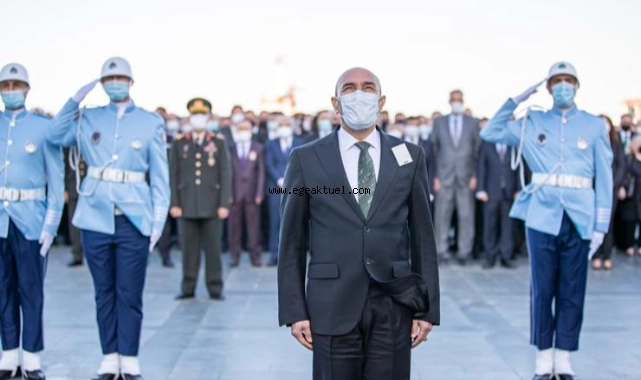 İzmir’de Ata’ya saygı için hayat durdu