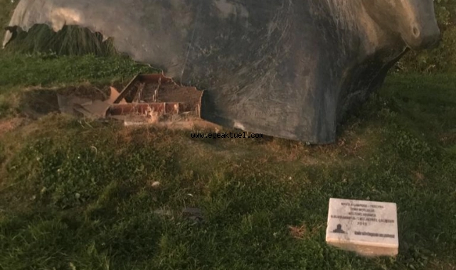 İzmir’de üç heykele saldırı