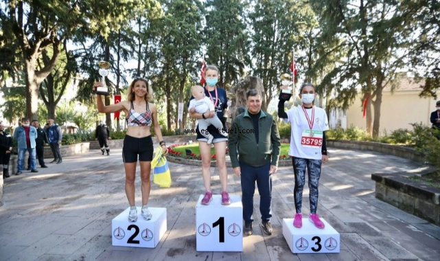 Karşıyaka’da 1250 kişi Ata’dan Ana’ya koştu!