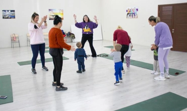Karşıyakalı miniklere yoga eğitimi