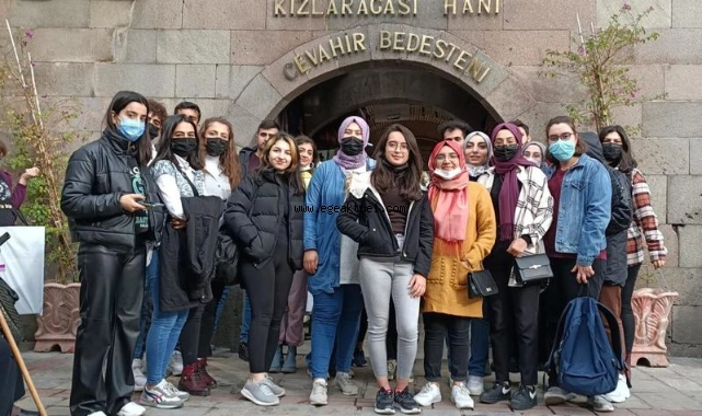 Barınma desteği sunulan üniversitelilere kent turları