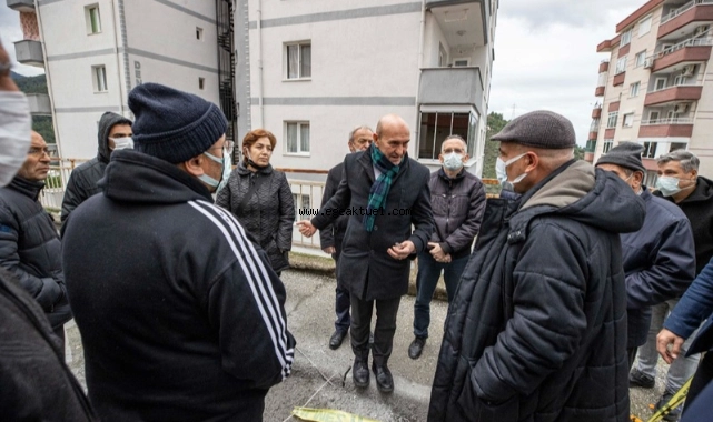 Başkan Soyer istinat duvarı çöken sitede inceleme yaptı