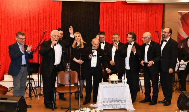 Çiğli Belediyesi’nden Sanat Çınarı Mustafa Sağyaşar’a Saygı Gecesi