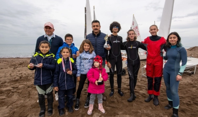 Dikili Yelken ve Su Sporları Kulübü’nden Başkan Kırgöz’e anlamlı teşekkür