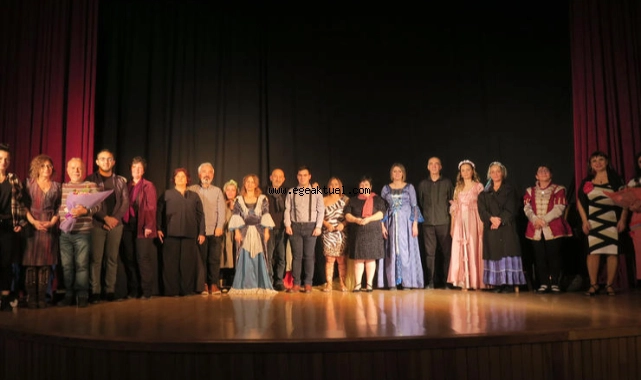 Foça 'da "Fısıldaşan Replikler"