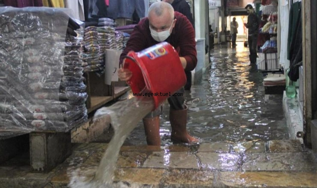 İzmir’de esnafın yağmur suyu çilesi