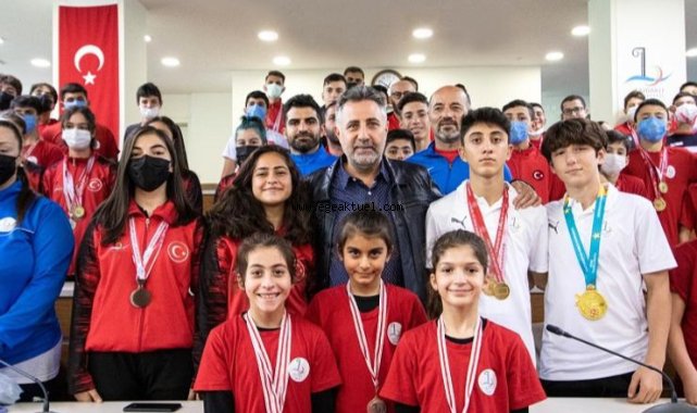 Atletizmde Bayraklı farkı