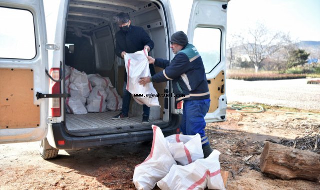 Bornova’da ihtiyaç sahiplerine yakacak yardımı