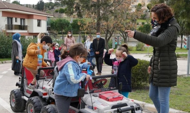 Çeşme'de öğrencilere trafik eğitimi