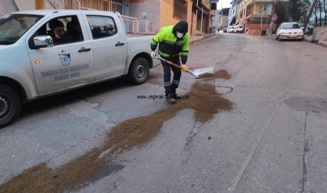 Konak Belediyesi buzlanmaya karşı önlem aldı
