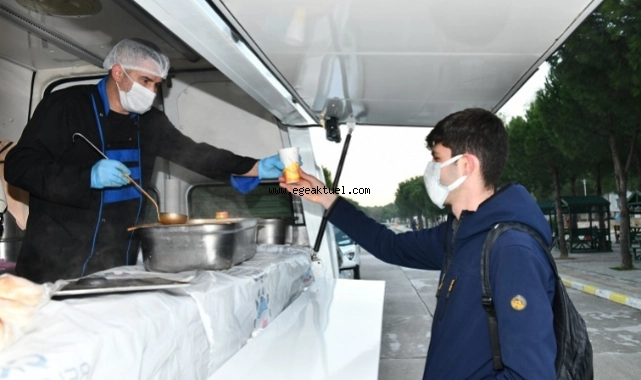 Üniversitelilerin Sabah Çorbası Çiğli Belediyesi'nden