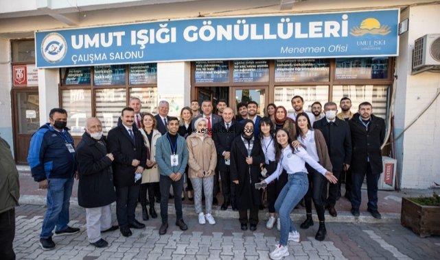 Başkan Soyer’den Menemen Umut Işığı Gönüllüleri Kütüphanesi’ne ziyaret
