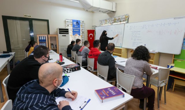 Buca’da EKPSS hazırlık kursları başladı