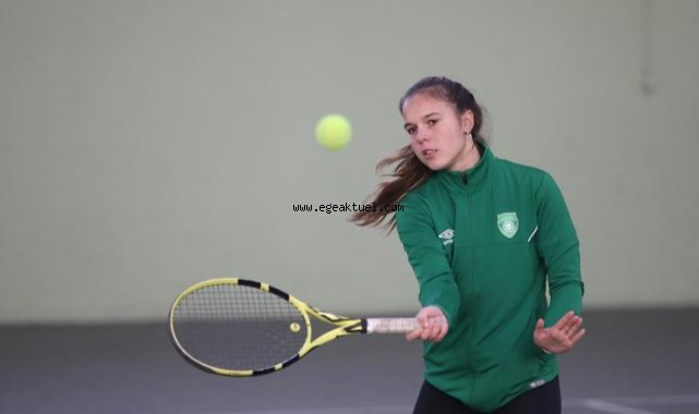 Gaziemir’in altın raketi: Pelin Çolak