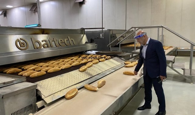 İzmir Büyükşehir Belediyesi Halk Ekmek’i esnafla dayanışarak büyütüyor