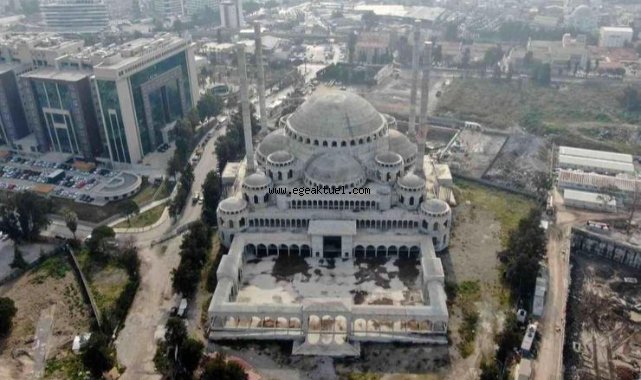 İzmir'in bitmeyen protokol camisi