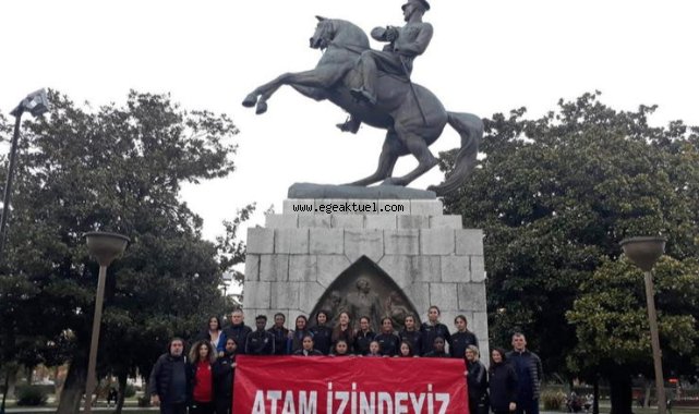 Konak Belediyespor oyuncuları Galibiyet sonrası Ata’sına koştu