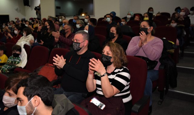 Minikler Barış abileri için söyledi