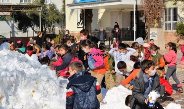 Ödemiş'de çocuklara kar sürprizi  